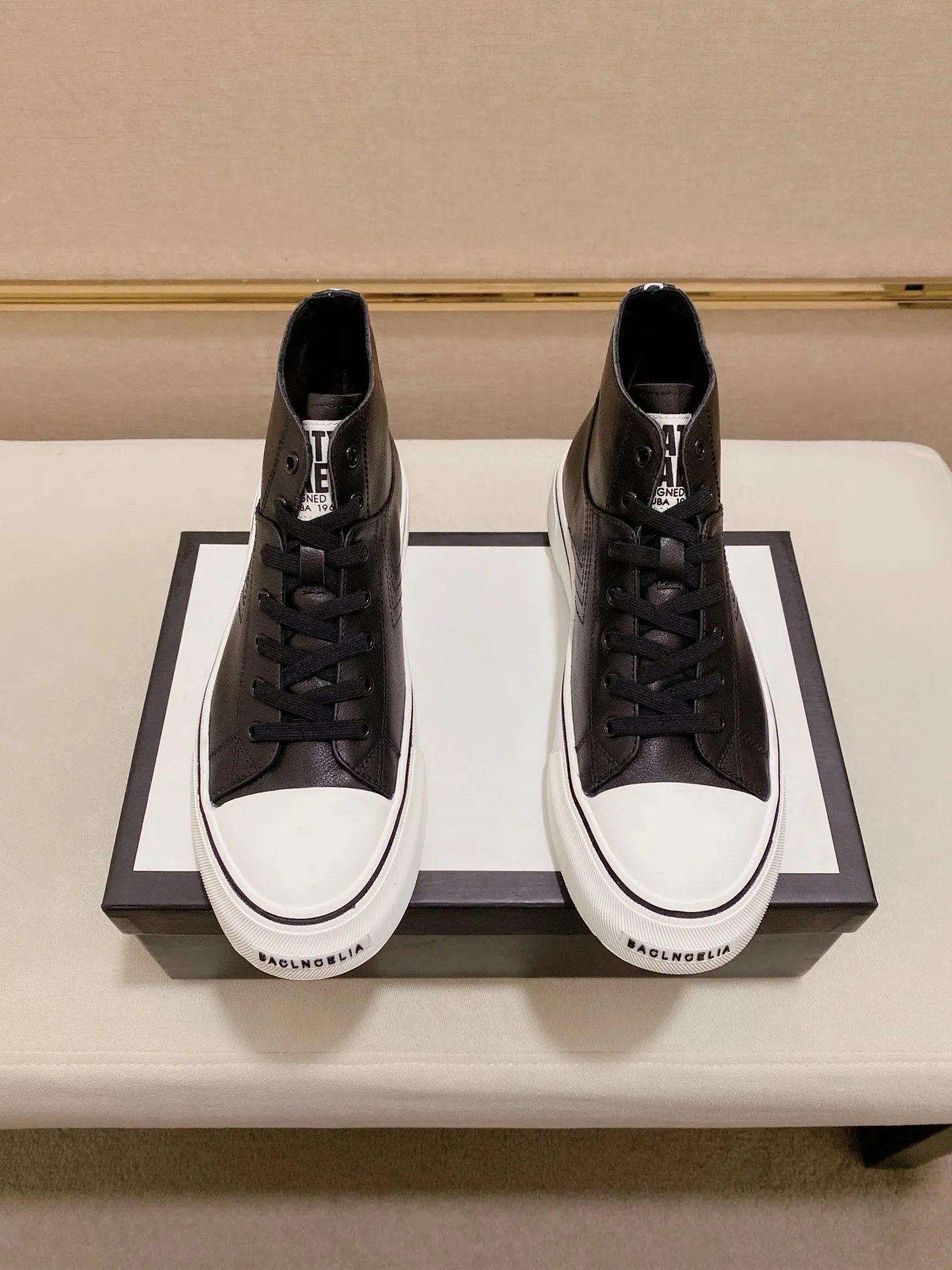 Men's clothing and shoes💰:480💰 (GUCCI) The latest model from the official website🎁🎁Casual and fashionable men's shoes👟, hot style💥The version is simple and elegant, exclusive for trendy men. Unique latest brand elements from the official website👑Original Gucci decoration, fashionable and generous, the fabric is original cowhide ✅Sheepskin lining, the official website specifies wear-resistant casual outsole, the classic model is taken in kind at the counter🎬38-44 (45 is custom-made and cannot be returned or exchanged)